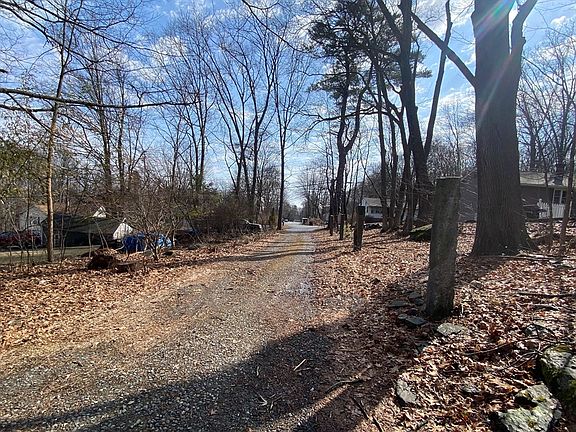 2nd image of 8 Sullivan Pl