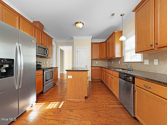 4th image of 304 Palisades Way