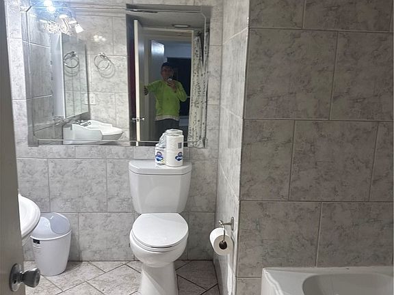 3rd image of 1849 Maravilla Ave APT A12