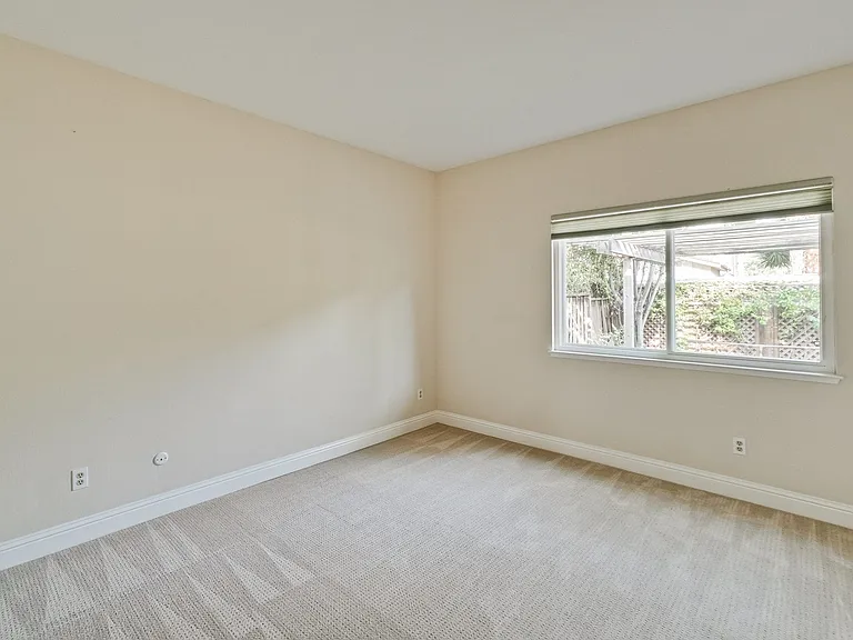 4271 Ponce Dr — Photo 23