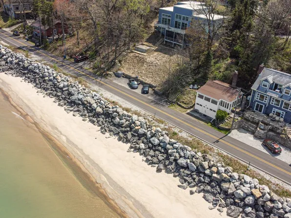 825 E Lake Front Dr, Beverly Shores, IN 46301