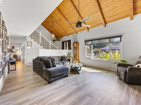 9852 Vista Grande Way, Elk Grove, CA 95624