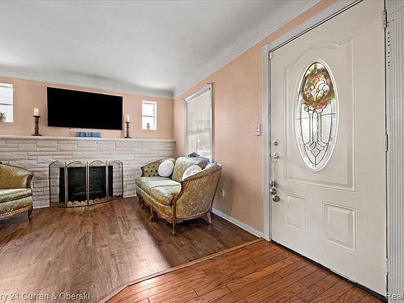 3rd image of 17960 Hanna St