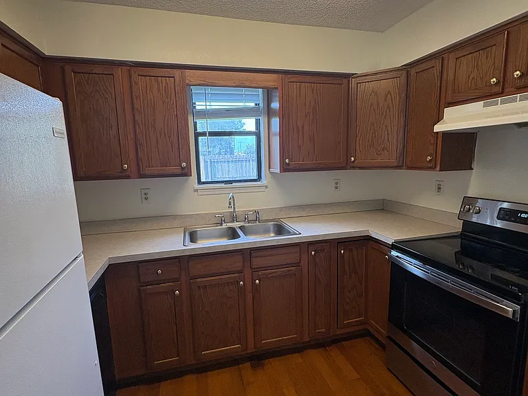 502 Chateau Cir — Photo 4