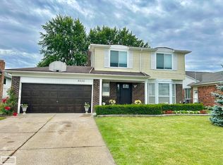 2650 Fox Hill Dr, Sterling Heights, MI 48310