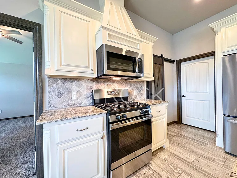 3908 Brougham Way — Photo 8