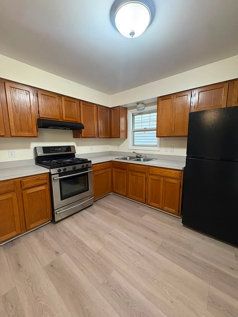 3 bed, $2,750 — Photo 1