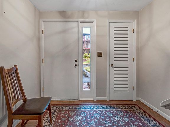 2nd image of 3269 Londonderry Ln
