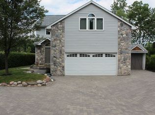 1131 Oregon Blvd, Waterford, MI 48327
