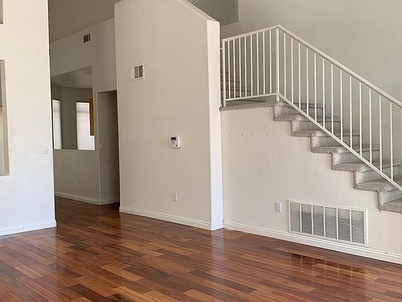 3rd image of 916 Matagorda Ln