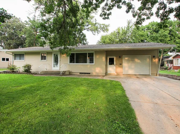 415 Fischer St SW, Hutchinson, MN 55350