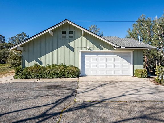 4th image of 30554 Holiday Dr