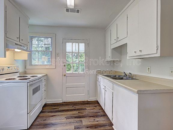 4th image of 2752 Alden St