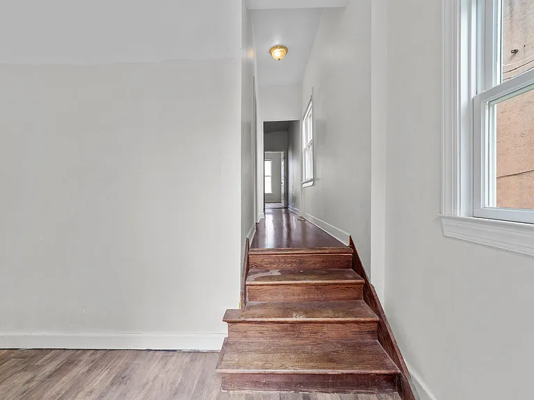 931 W Clay St — Photo 12