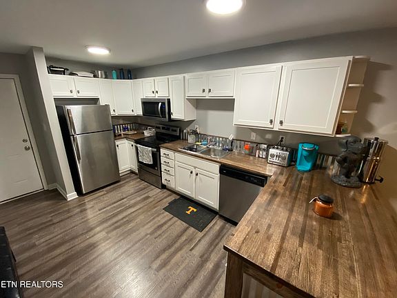 4th image of 414 Sir Keegan Way