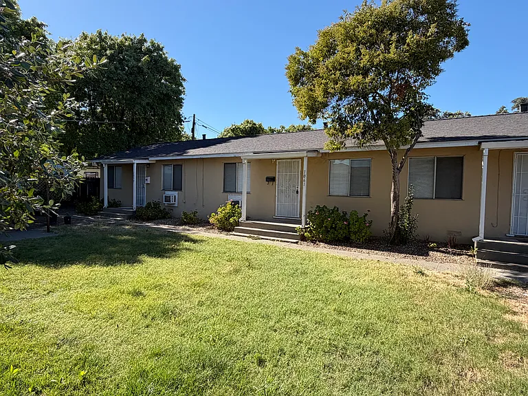 1061 E Monte Vista Ave — Photo 1