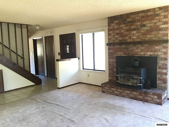 4th image of 990 Sheridan Ln