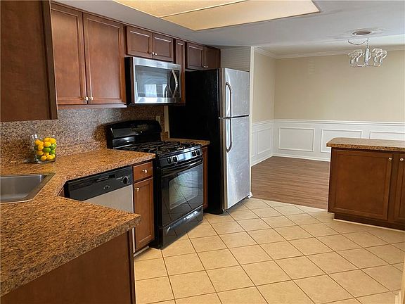 3rd image of 2185 Palmyra Dr SE #2185