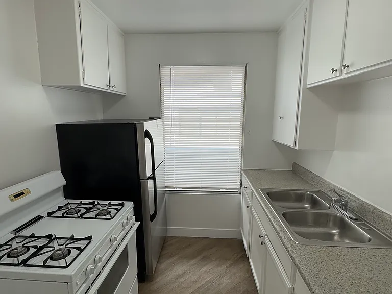 1733 Garfield Pl #5 — Photo 3