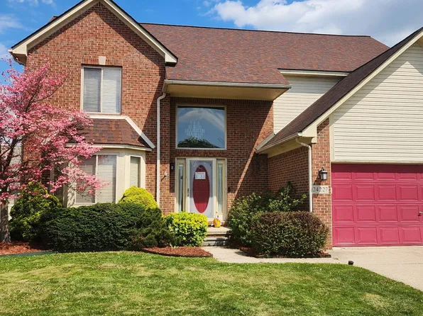 24227 Brentwood Dr, Brownstown, MI 48183