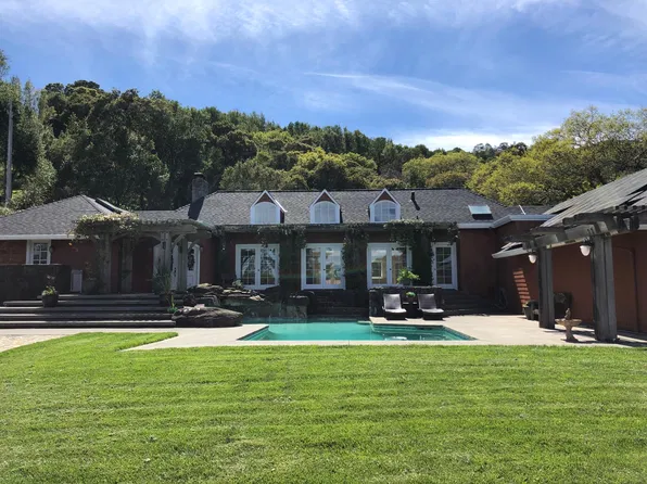 14 Tanglewood Ln, Novato, CA 94947