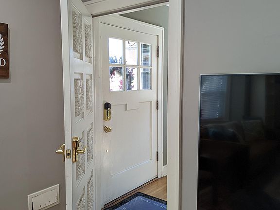 4th image of 1110 Ward Pkwy APT 1