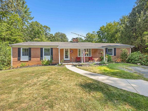 3rd image of 56 Pine Ln