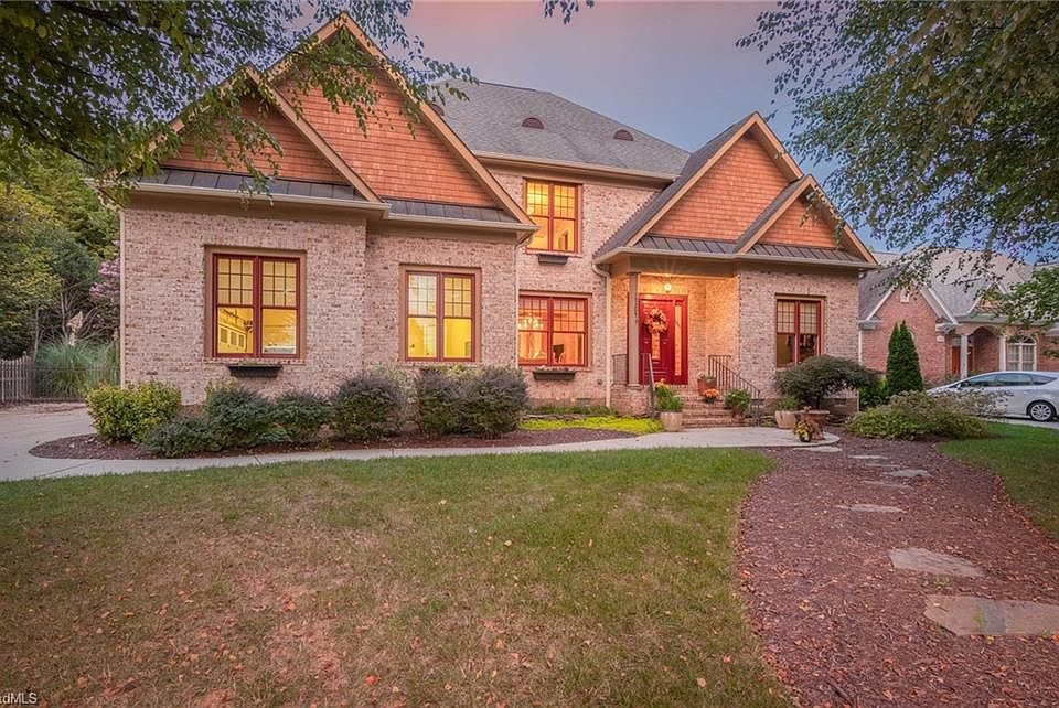 2nd image of 1104 Double Oaks Rd