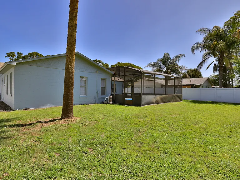 1404 Dexter Dr N — Photo 23
