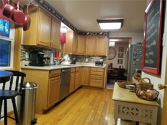 4th image of 62 E Glennis Dr