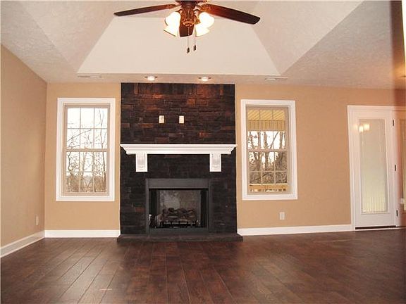 3rd image of 219 Fox Xing Lot 219