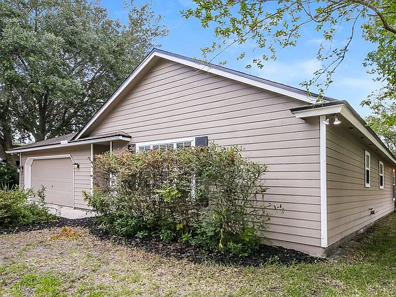 3rd image of 3410 Guernsey Ct