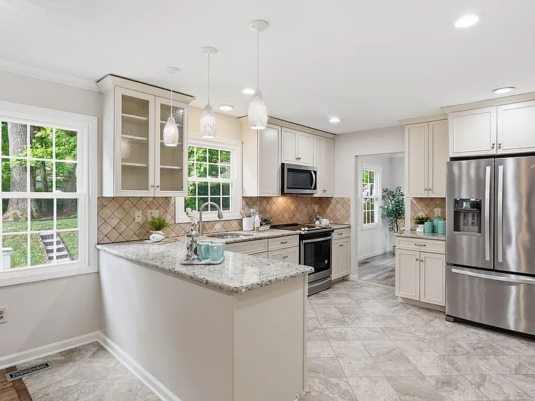 2515 Tabor Ct — Photo 16
