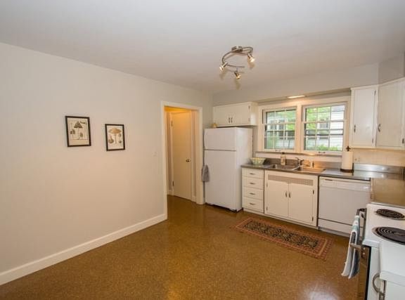 4th image of 123 N Sunnyside Ave