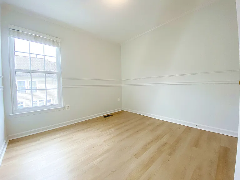 710 Market St E — Photo 28