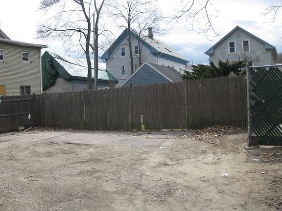 3rd image of 220 Whittier Ave