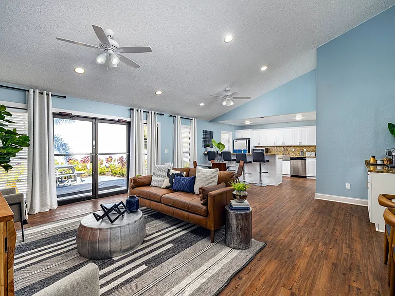 Meridian Luxury Condominiums — Photo 2