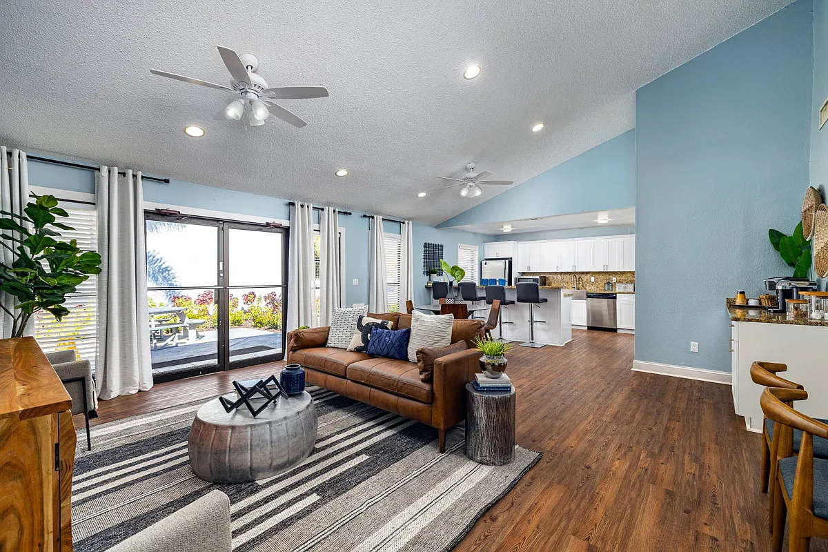 Building Photo - Meridian Luxury Condominiums