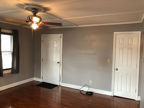 Opposite side living room. lots of light. Front