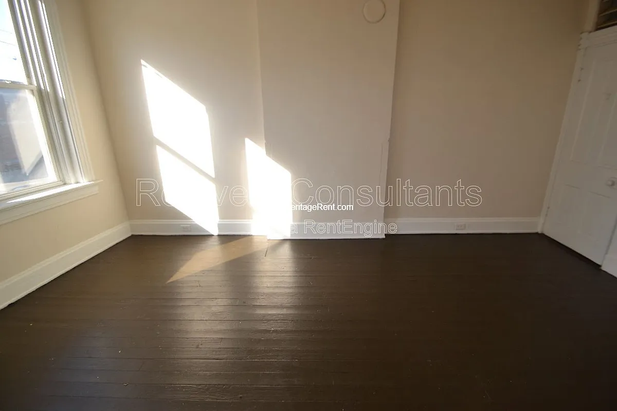 Building Photo - 1042 Marshall Ave #2