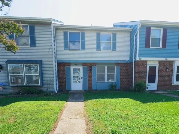 1337 Peabody Dr, Hampton, VA 23666