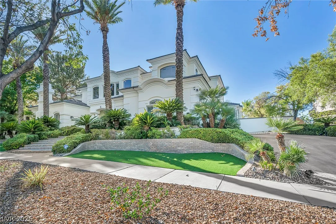 6 bed, 5.5 bath, 6819 sqft, $17,500 — Photo 3