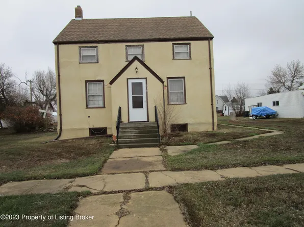 310 Main St S, Glen Ullin, ND 58631