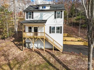 50 Coopers Dr, Hendersonville, NC 28739