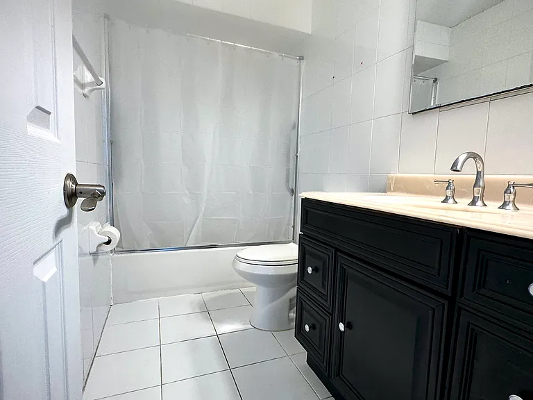 49 Country Dr W — Photo 22