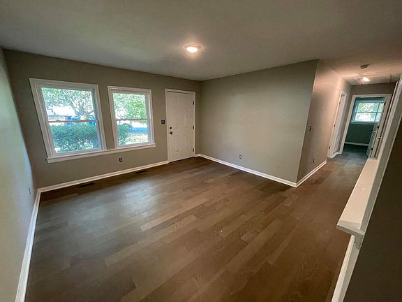 4th image of 320 Kellogg St