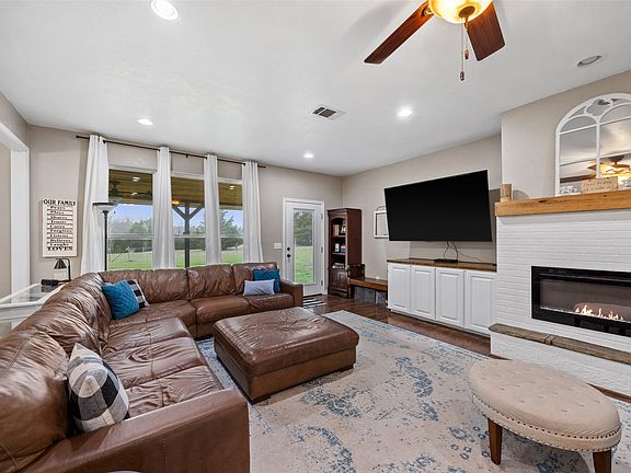 4th image of 925 Wild Rd