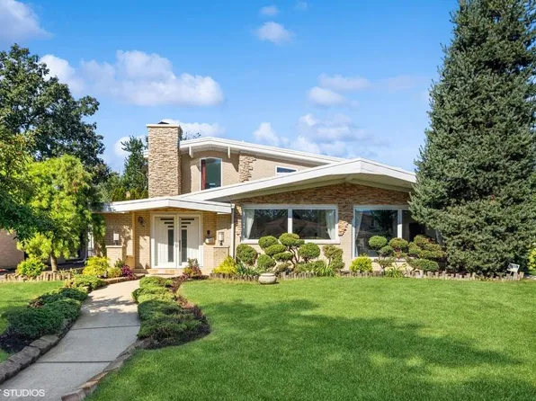 9338 Tripp Ave, Skokie, IL 60076