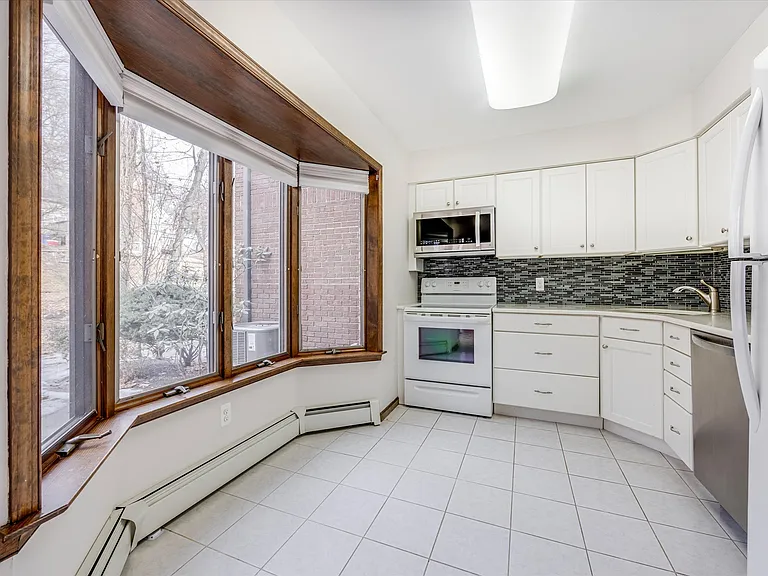900 Valley Rd #B4 — Photo 10