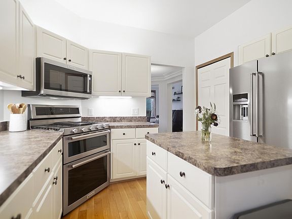 5th image of 5011 Waters Edge Dr